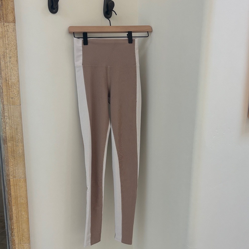 Beach Riot High-Waist Two-Tone Leggings - Taupe & White